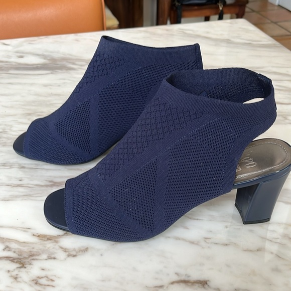 Impo Stretch navy block heels size 11, never worn - Picture 2 of 5